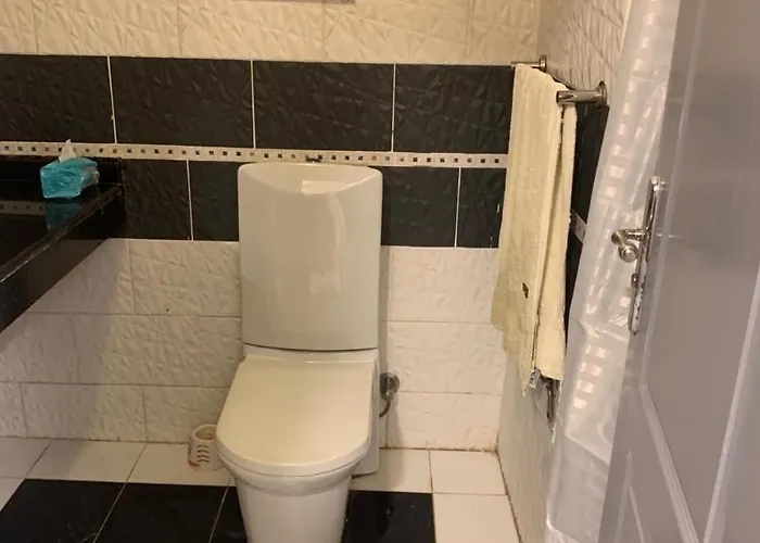 Beautiful 2-bedroom In Delta Apartment *